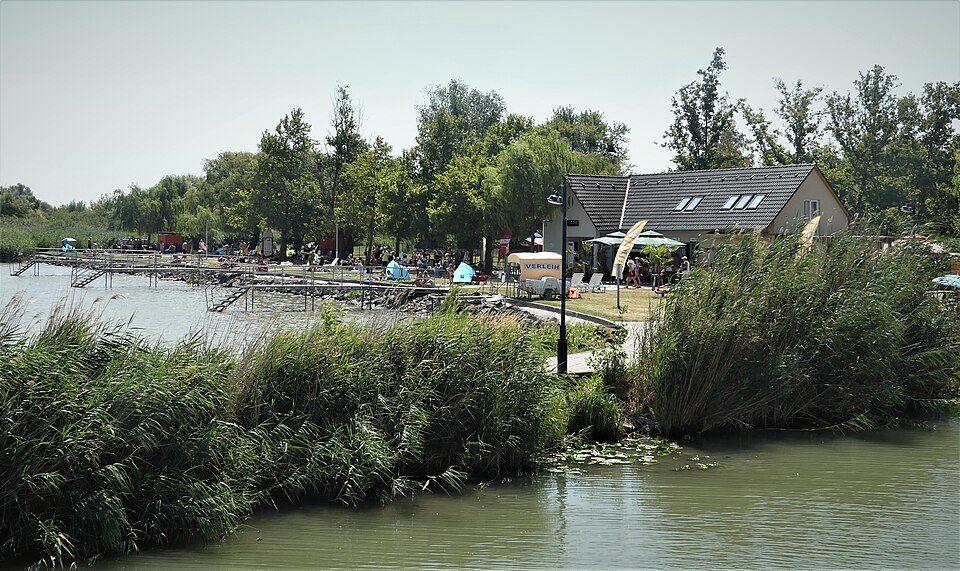 Balatonmáriafürdői szabadstrand a Balaton-parton